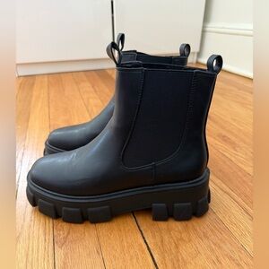 Vodvob black Chelsea boots size US 9